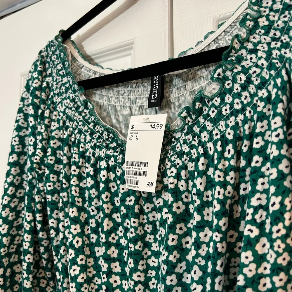 Divided H&M Green Floral Smocked Crop Top Long Sleeve Size L NWT